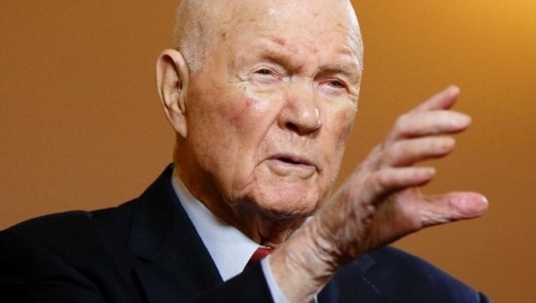 2466183e-John Glenn.jpg