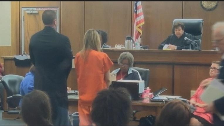 bc4bcc4c-Lonzie Barton-mother-in-court_1442529342476.jpg