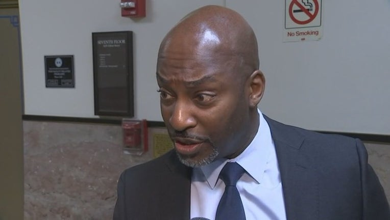 75a58eee-M_THU JOHN LEE COWELL 2_KTVUd69e_146_mxf_00.00.11.13_1568300437579.png-405538.jpg