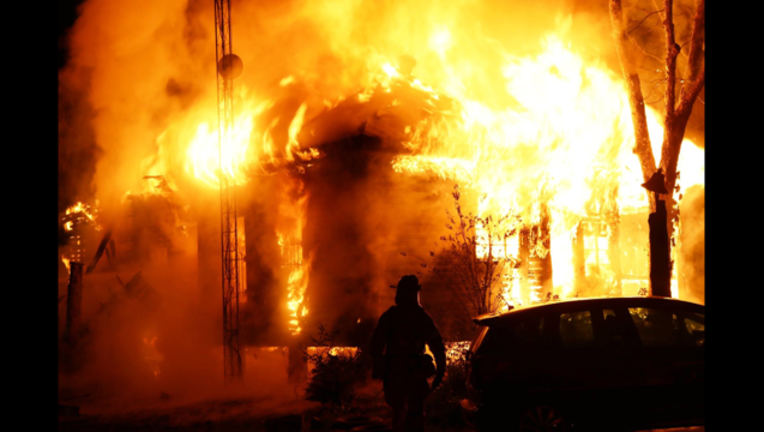 b7aa9331-Marion lightning strike starts fire 1_1491485682947.PNG