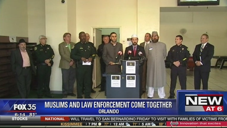 b830677d-Orlando_Muslims_and_law_enforcement_come_0_20151217000916