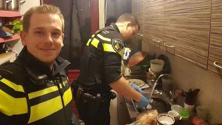 80df52ec-Cops Take Care of 5 Children-402970