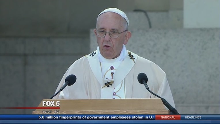 3a97b8cb-Pope_Francis_celebrates_Mass_at_the_Basi_0_20150924023329-401720