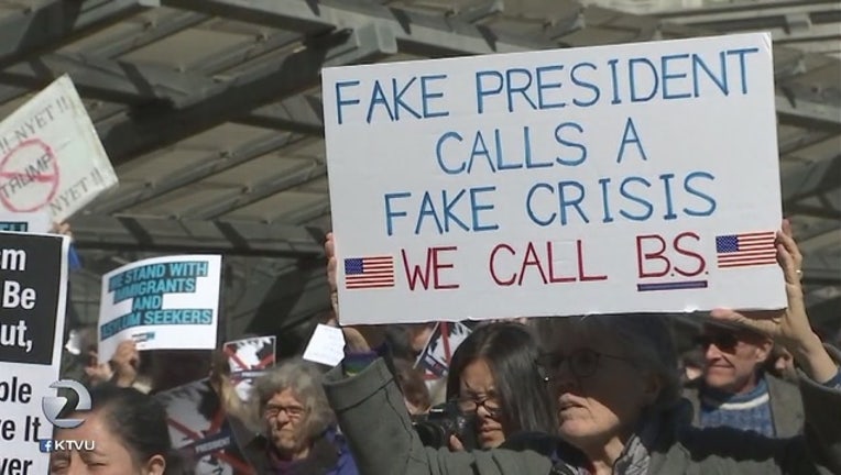 b7aa9331-Protesters_opposing_President_Trump_gath_0_20190219000953-405538