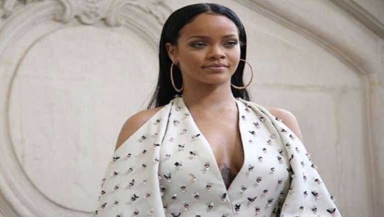 1ca6ad80-Rihanna_1487877188612.JPG