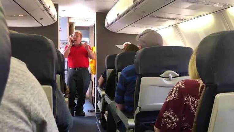 45c271e6-Southwest_Airlines_employee_serenades_mo_0_6965034_ver1.0 (1)_1554163259743.jpg-408200.jpg