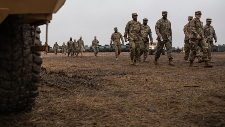 d2b59d3b-TROOPS-ON-SOUTHERN-BORDER-GETTY_1549229051610-401720.jpg