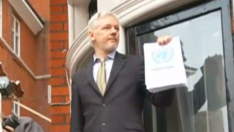 a6b18003-assange1_1492804710317-402970.jpg