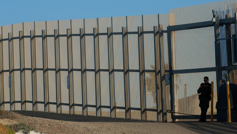 Border wall (GETTY IMAGES)-401720-401720