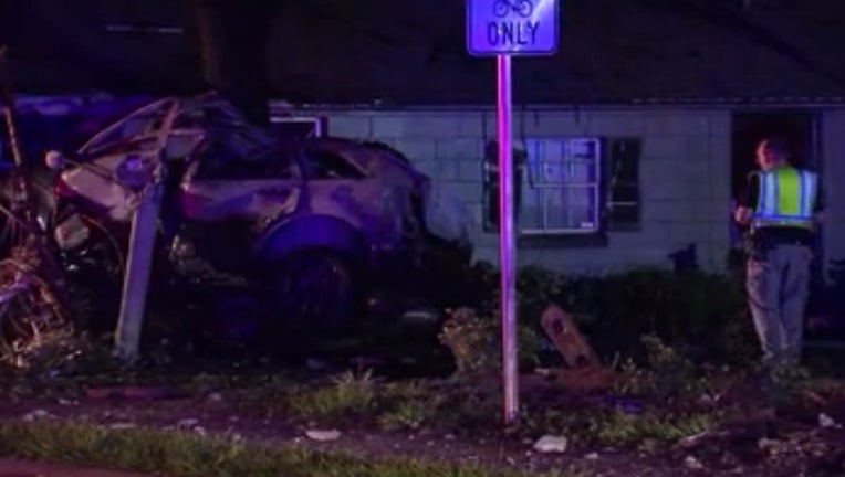 5a720ae6-car into building_1527993330784.jpg.jpg