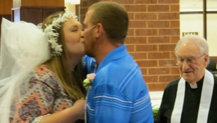 5911b266-couple marries at hospital_1516637788034.jpg-404959.jpg