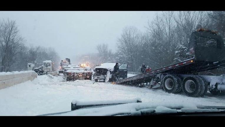 b7ff7a76-I-91 southbound after multi-car crash (Connecticut State Police)