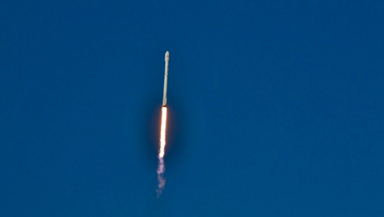 3b39e664-falcon9-spaceX-rocket-launch2_1490914796103.jpg