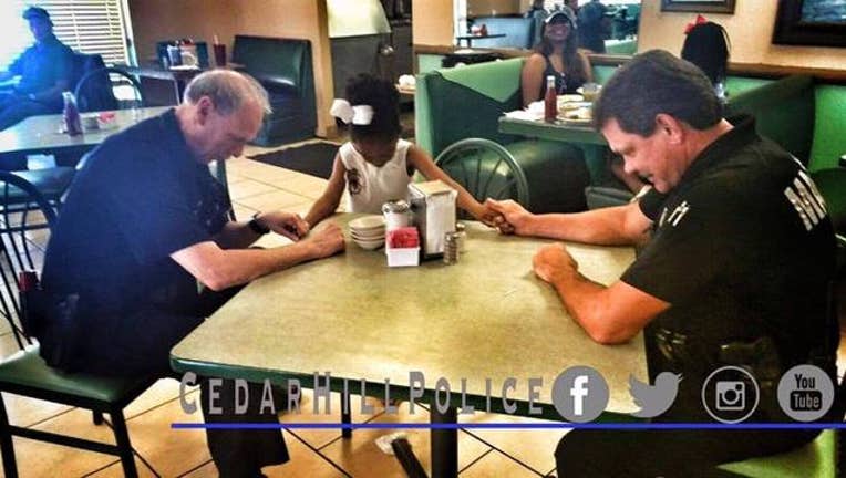 6014b391-girl-prays-with-cops_1465056894366-404023.jpg