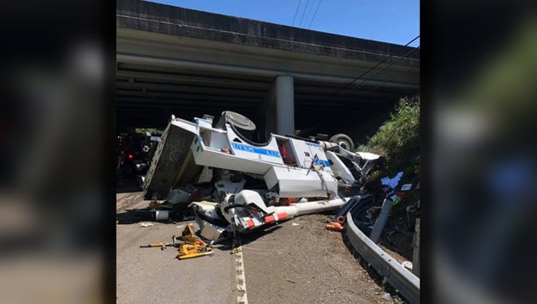 7345bc70-knoxville utility truck crash_1567202031571.jpg-401385.jpg