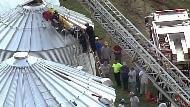 017e1c00-man-trapped-in-ohio-grain-silo_1559253318513.jpg