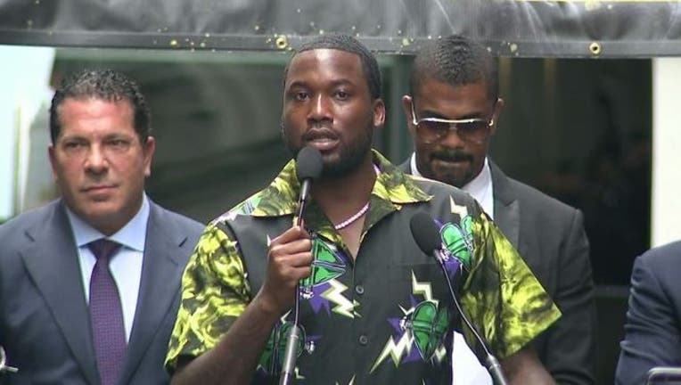 cd04541f-meek_mill_court_1566915843792-402970.jpg