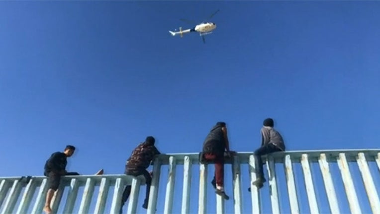 c25c0324-migrants-border-fence-FOX_1542227786828-402970.jpg