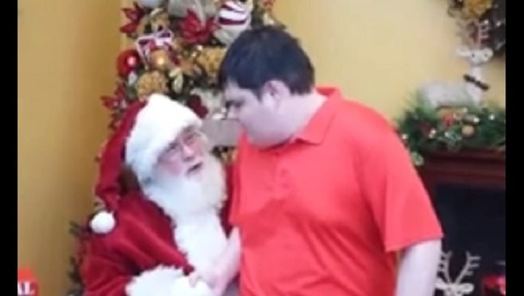 01445b0f-Santa Claus and Casey-401096