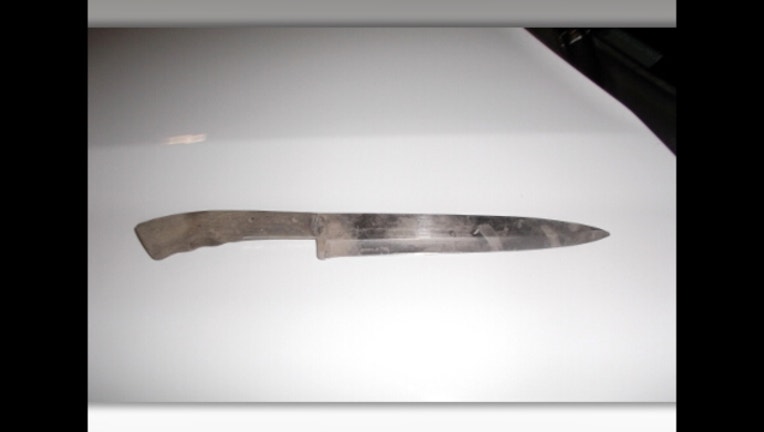 suspect's knife_1460145290718-407068.jpg