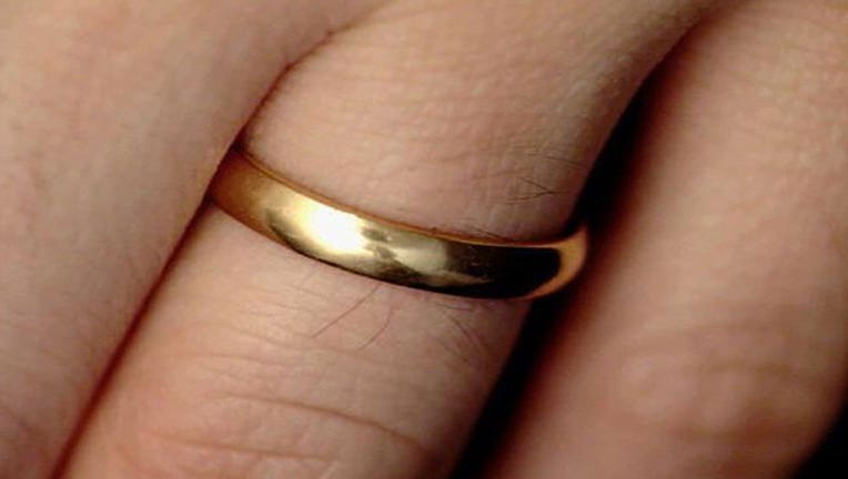 ab5a7cf3-wedding-ring_1444254845362.jpg