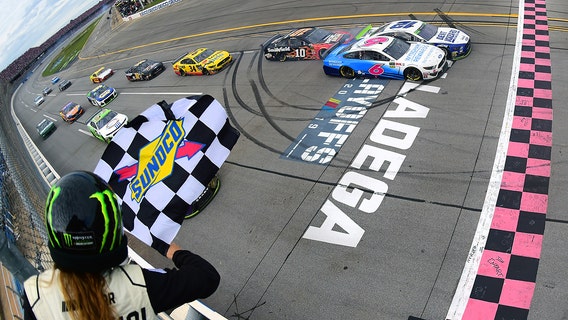 Blaney beats Newman in photo finish to advance in playoffs