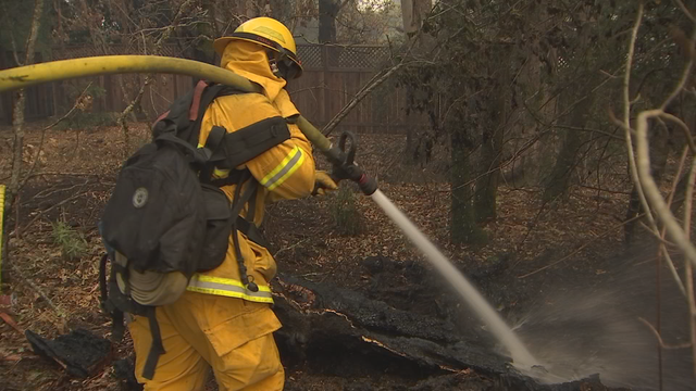 Firefighters lose ground on growing Kincade Fire, hopeful for diminishing winds