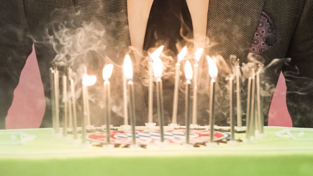 CEO handwrites birthday cards for 12,000 employees, has for decades