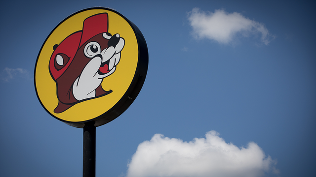 Gas station Buc-ee's hiring for Daytona Beach location, pay is between $14 and $15