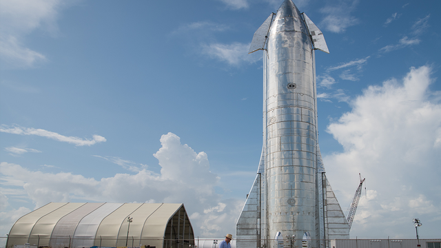 Elon Musk unveils SpaceX rocket designed to get to Mars and back