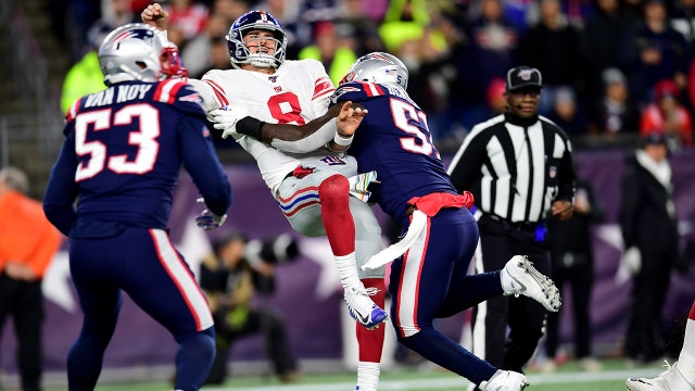 Patriots force 4 turnovers, beat Giants 35-14 to reach 6-0