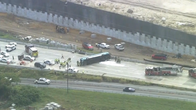 9 hospitalized after Lynx bus overturned on I-4