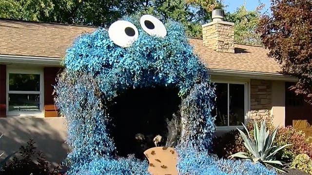 Woman's Halloween display of giant Cookie Monster amazes community