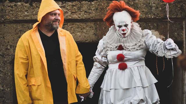 Oklahoma couple stages 'It' photo shoot reenacting scenes from the creepy film