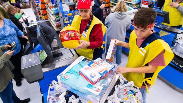 Walmart facing backlash for offering employees discount instead of holiday pay