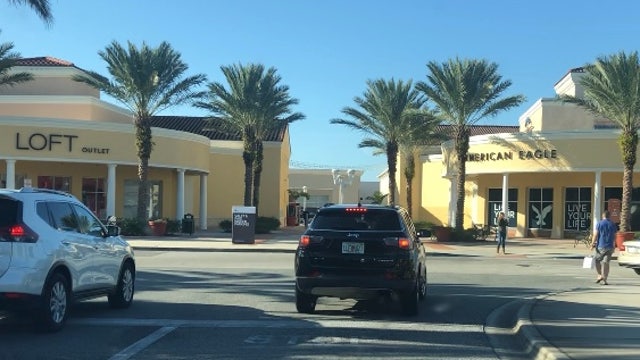 Black Friday shopping at the Orlando Vineland Premium Outlets