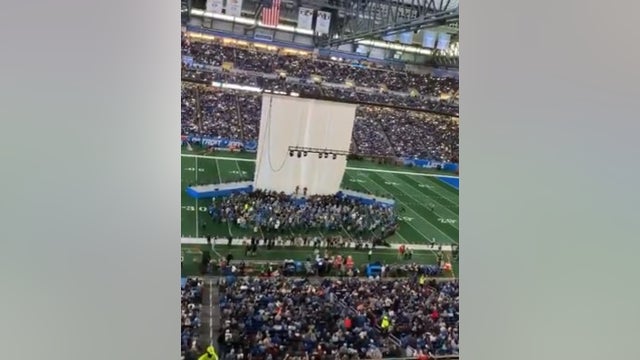 Power outage cuts sound at Lions-Bears halftime show in Detroit