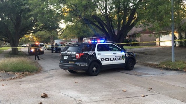 Texas robbery suspect killed with own gun after homeowner took it from him: police