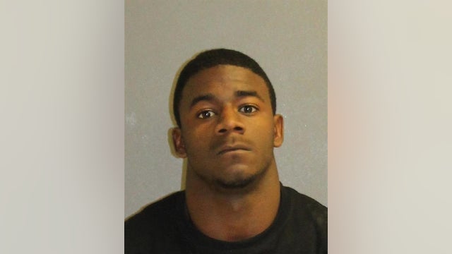 Volusia County deputies search for man wanted on several charges