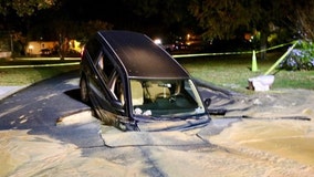 Minivan becomes submerged in hole in Florida retirement community