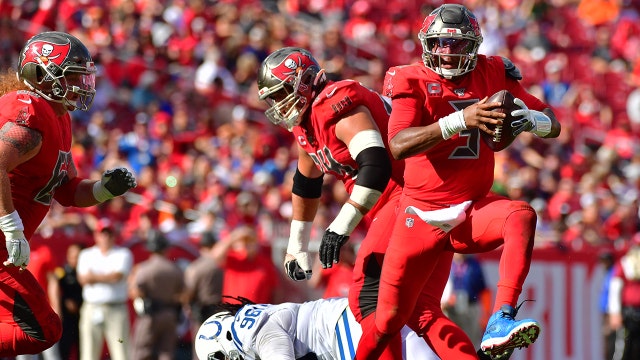 Winston throws for 456 yards, 4 TDs as Bucs rally over Colts
