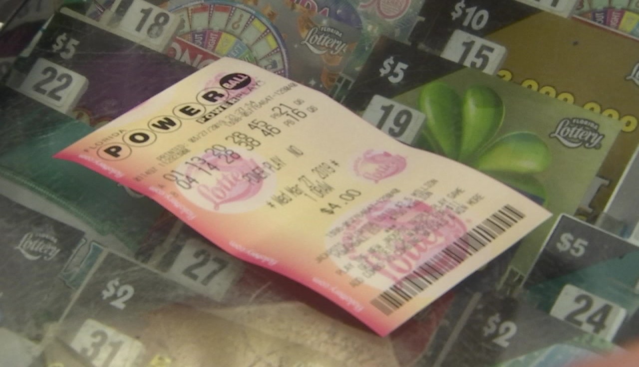 Powerball jackpot hits $1 billion ahead of next drawing