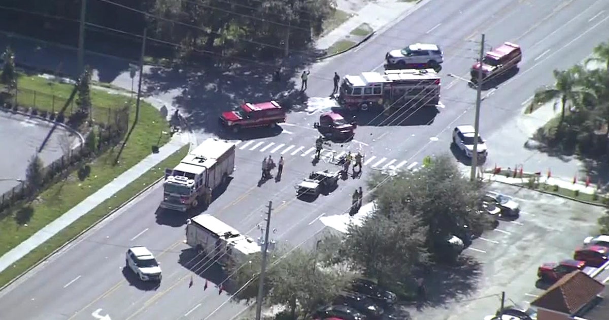 2 injured, roadway shutdown after crash in Orlando | FOX 35 Orlando