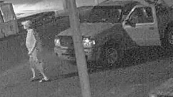 Police attempting to ID man in Daytona Beach that they believe stole scraps