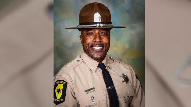 Woman kills retired trooper, self at Chicago-area cigar bar, police say