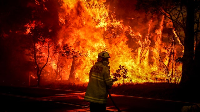 US sends more than 100 firefighters to help battle devastating Australian bushfires