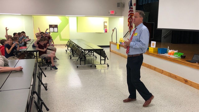 FOX 35 Chief Meteorologist Glenn Richards visits South Lake Elementary School