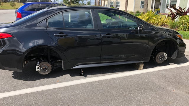 Wheels stolen off cars at Kissimmee apartment complex
