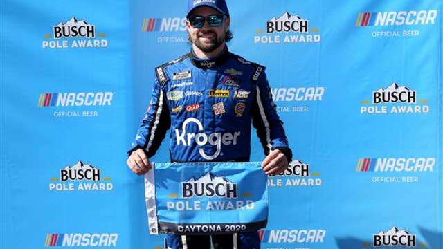 Stenhouse wins Daytona 500 pole in debut with new team