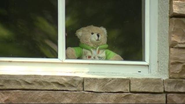 Sanford neighborhood organizes "bear hunt" for families to get outside